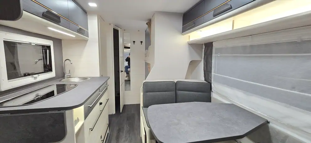 Occasion CARAVELAIR 586 EXCLUSIVE LINE 8
