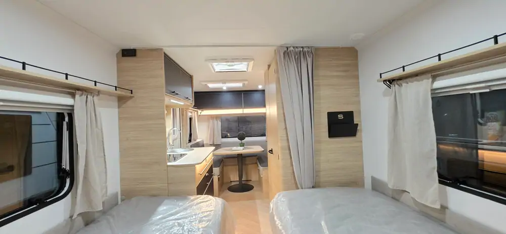 Nieuw CARAVELAIR 492 SPORT LINE 2