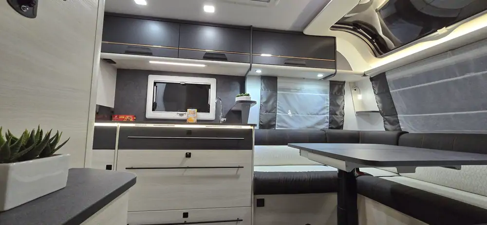 Nouveau CARAVELAIR Artica 542 14