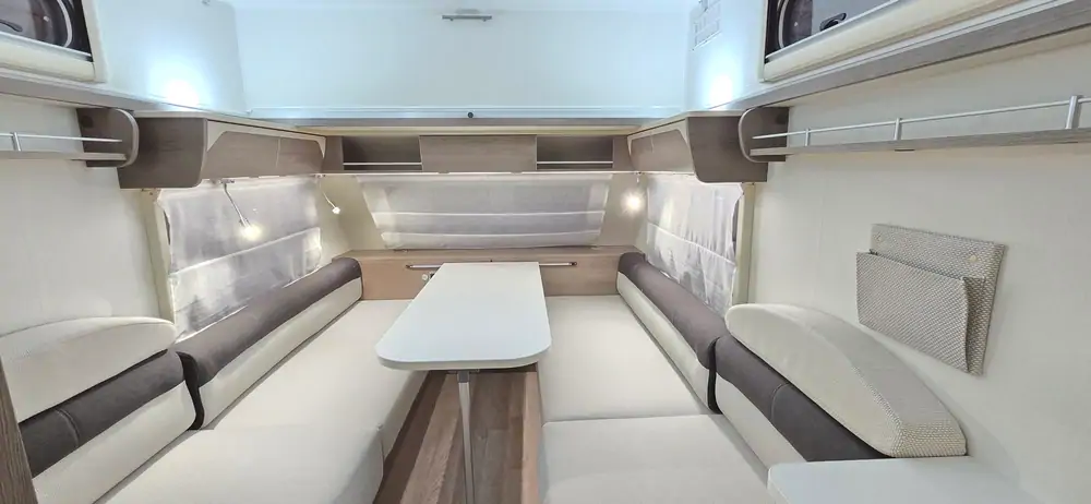 Nouveau SILVER EVASION 390 TDE
(TOKYO) 3