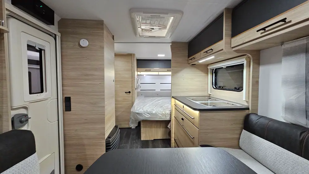 Nieuw CARAVELAIR Antares Titanium 455 5