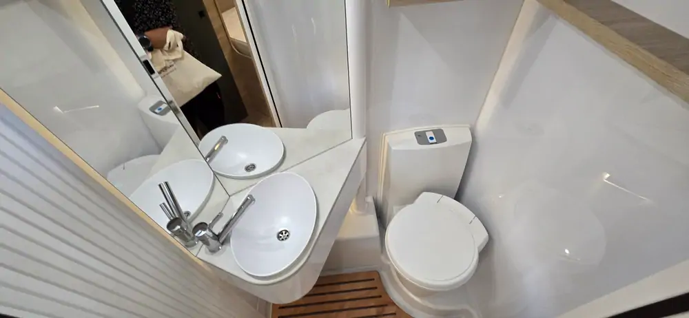 Nouveau CARAVELAIR EXCLUSIVE LINE 542 6