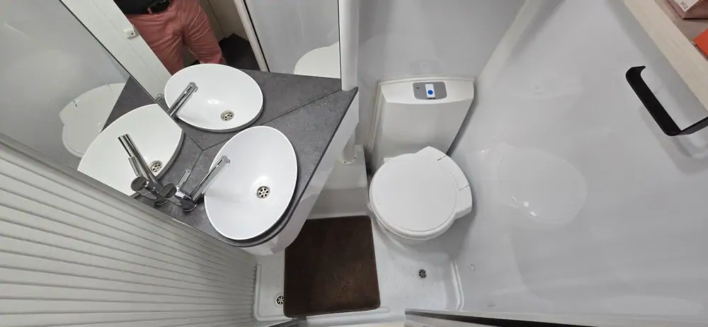 Nouveau CARAVELAIR Artica 542 10