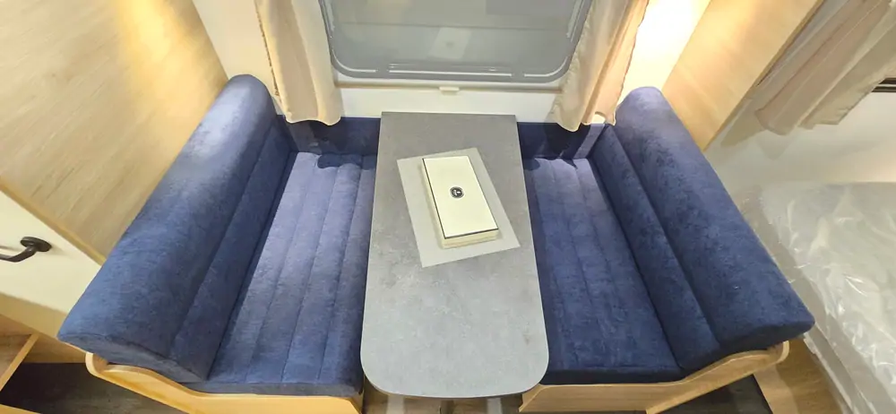 Nouveau CARAVELAIR 460 ALBA 9