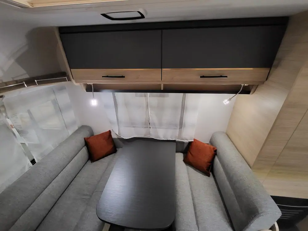 Nieuw CARAVELAIR ALBA 472 Style 7