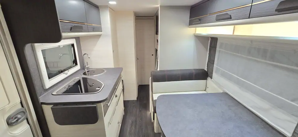 Occasion CARAVELAIR ARTICA 496 FAMILY 4