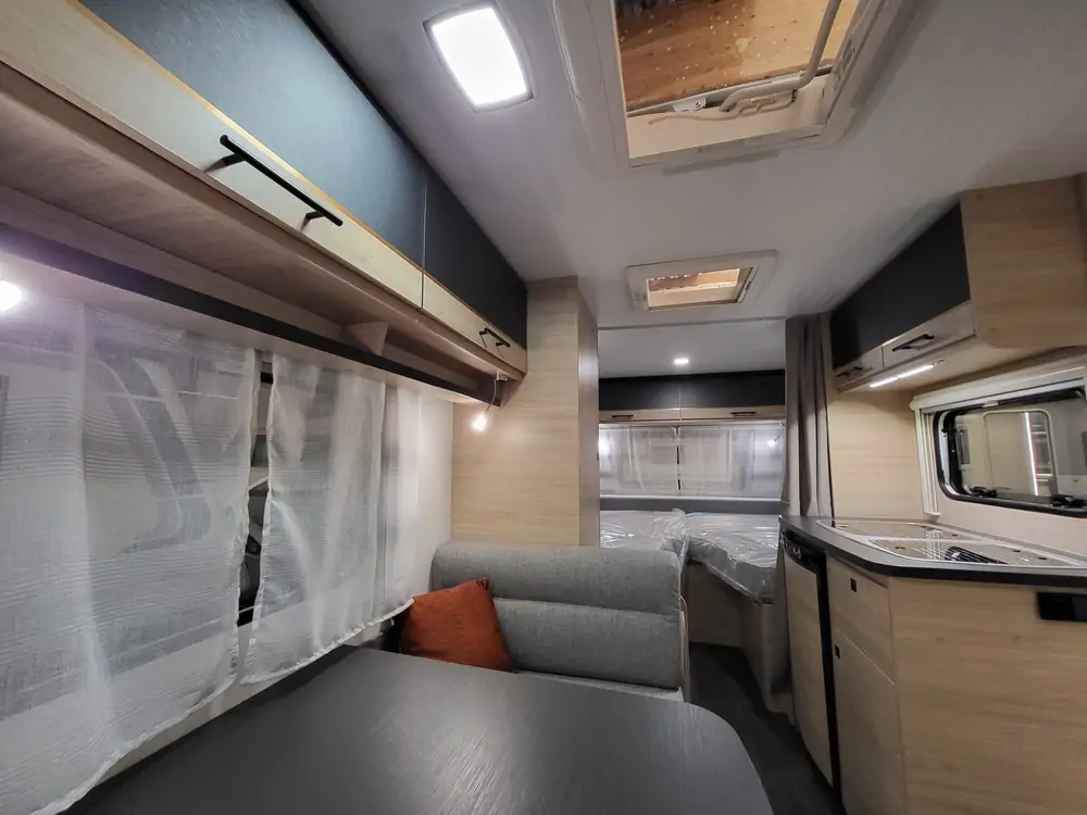 Nieuw CARAVELAIR ALBA 472 Style 9