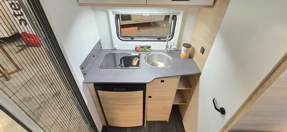 Nouveau CARAVELAIR 460 ALBA 7