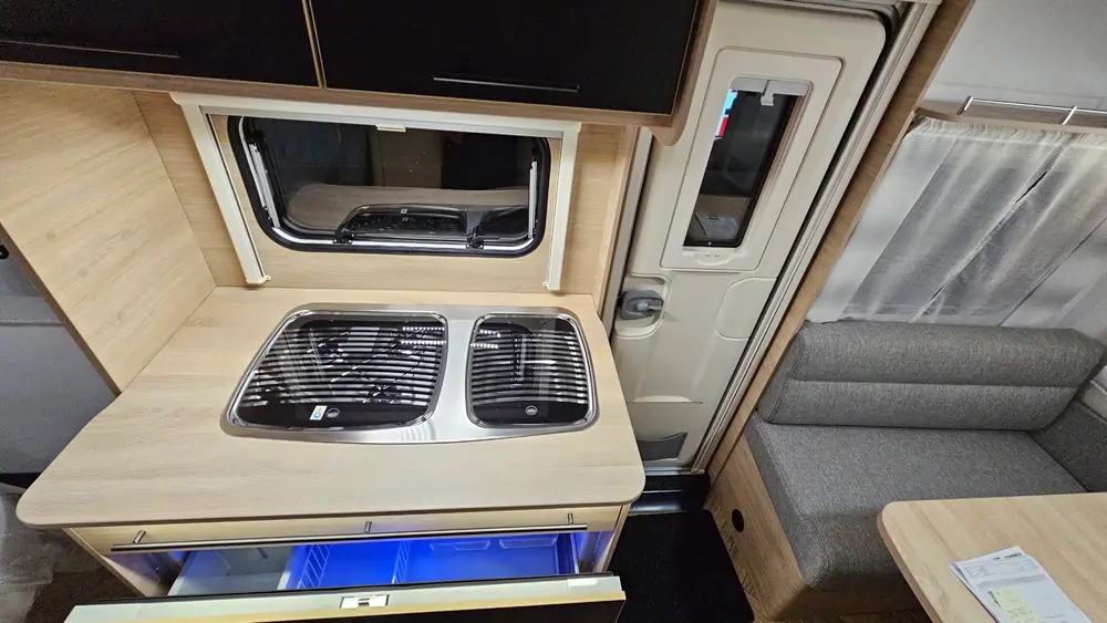 Nieuw CARAVELAIR 480 SPORT LINE 8