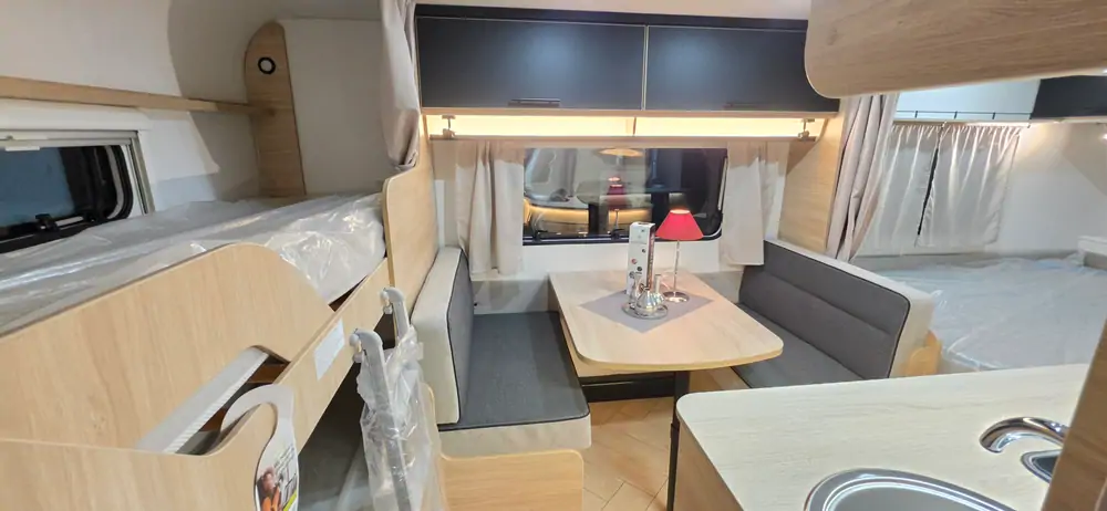 Nieuw CARAVELAIR 476 SPORT LINE 9
