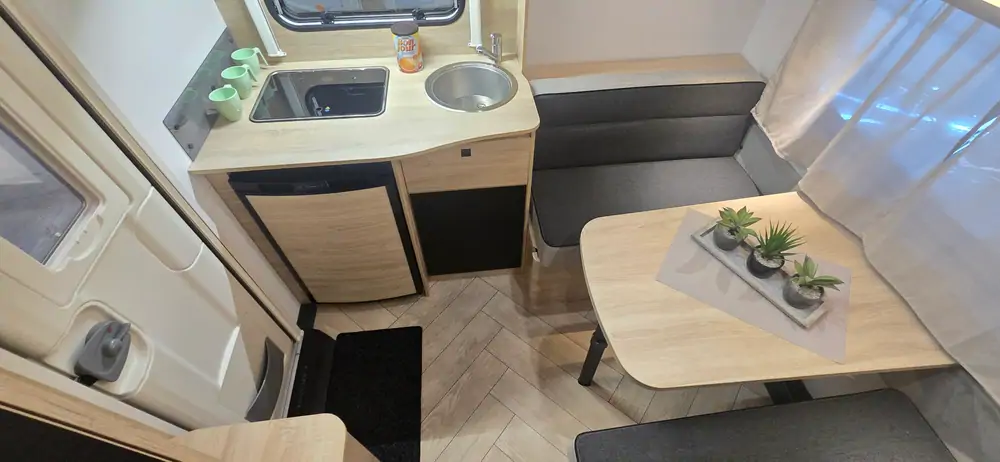 Nieuw CARAVELAIR 410 SPORT LINE 5