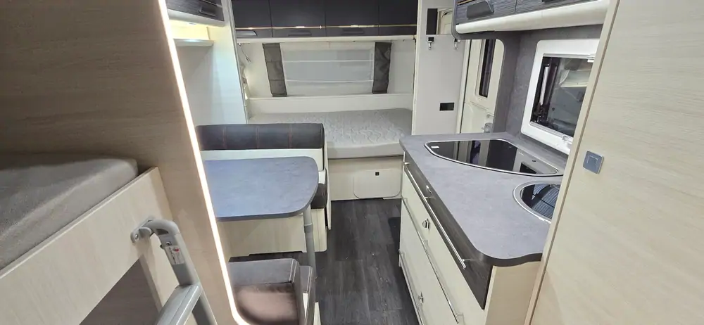 Occasion CARAVELAIR ARTICA 496 FAMILY 8