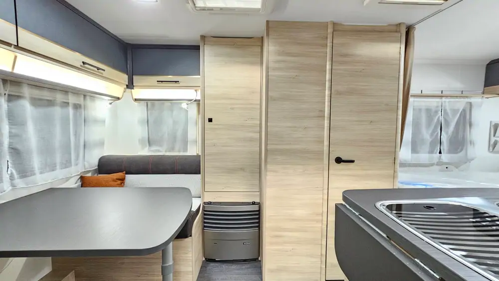 Nouveau CARAVELAIR ANTARES TITANIUM 450 8