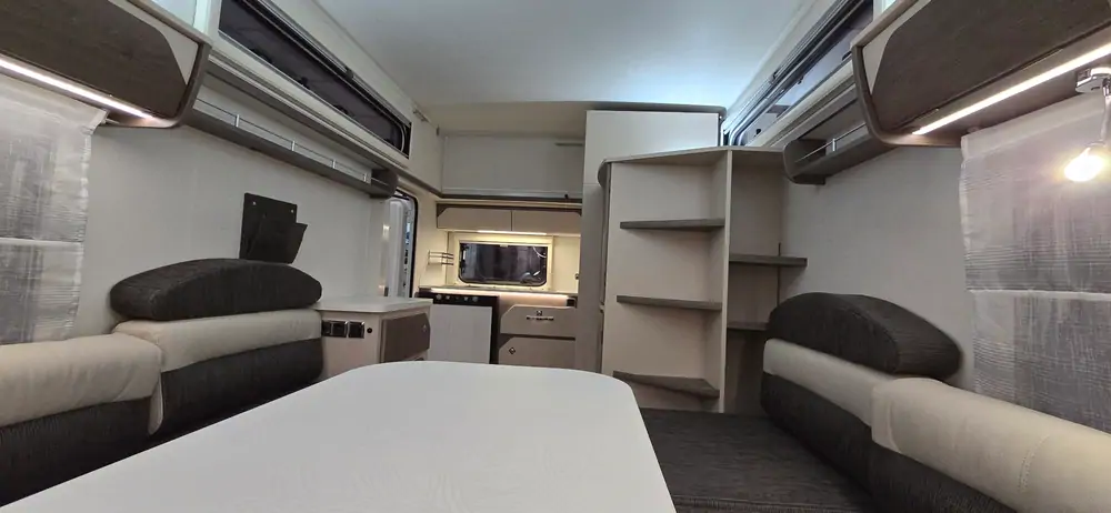 Nieuw SILVER EVASION 390 TDE
 8