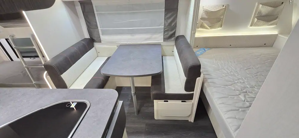 Occasion CARAVELAIR ARTICA 496 FAMILY 10