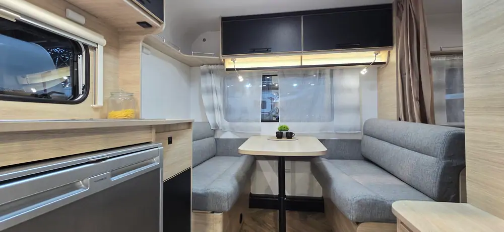 Nieuw CARAVELAIR 410 SPORT LINE 9