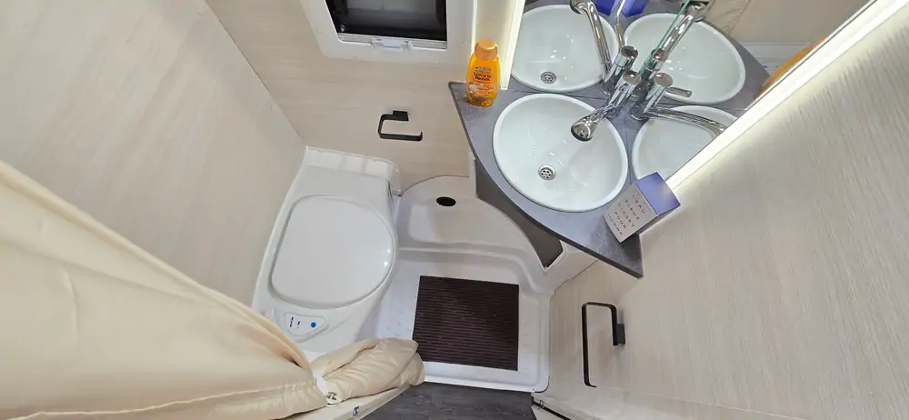 Nouveau CARAVELAIR Artica 490 10