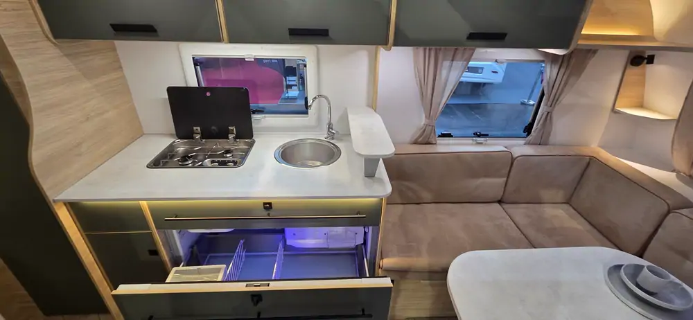 Nouveau CARAVELAIR EXCLUSIVE LINE 542 8