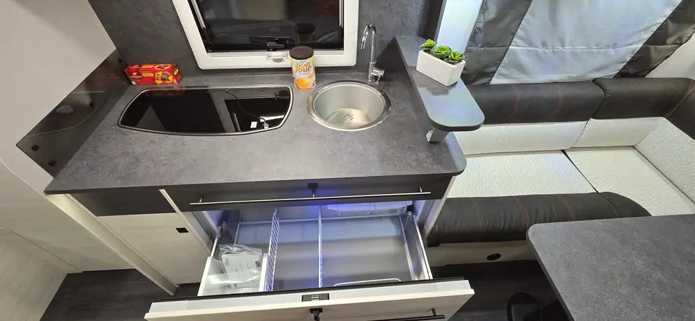 Nouveau CARAVELAIR Artica 542 13