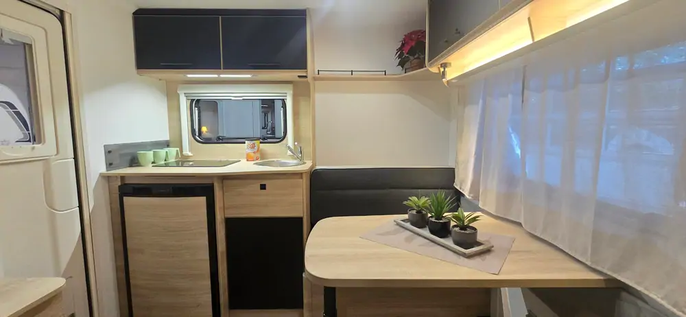 Nieuw CARAVELAIR 410 SPORT LINE 6