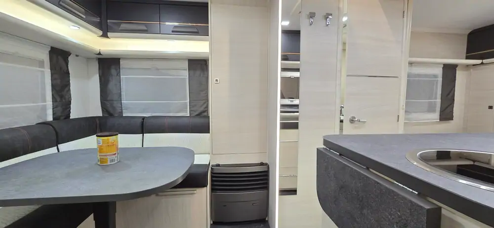 Nouveau CARAVELAIR Artica 490 12
