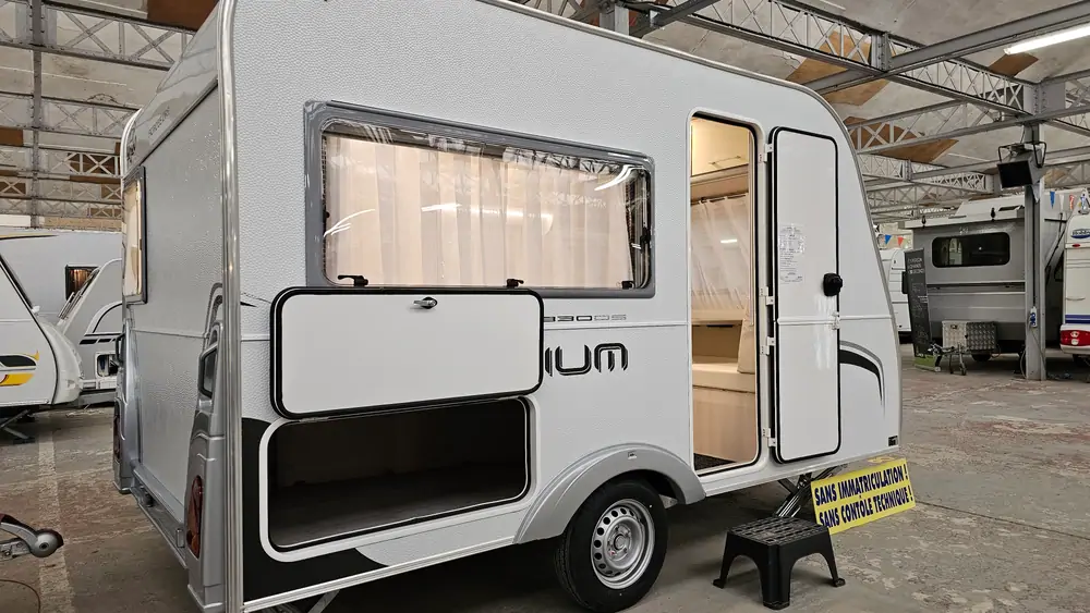 Nieuw ACROSS Premium 330 DS l Caravan expo