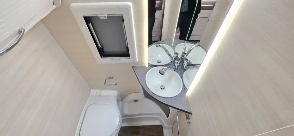 Occasie CARAVELAIR Artica 492 8