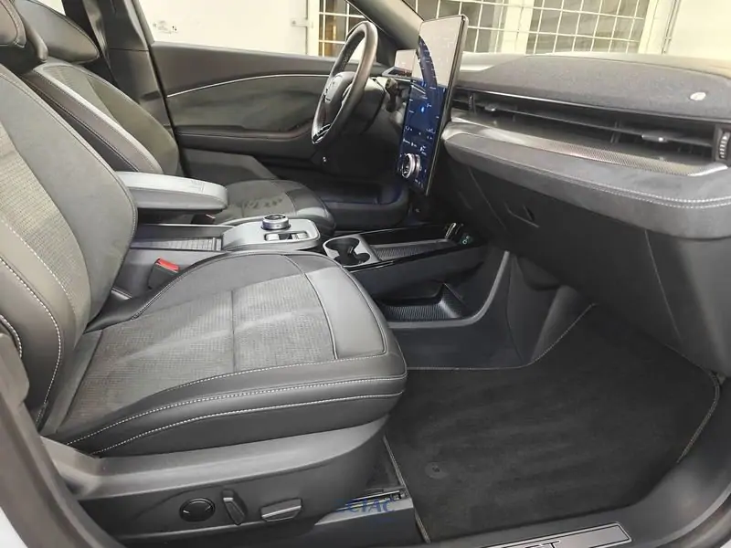 Nieuw Ford Mustang mach-e GT 99kWh Extended Range 487pk/358kW - A1 PN4HZ - "Space White" Metaalkleur 14