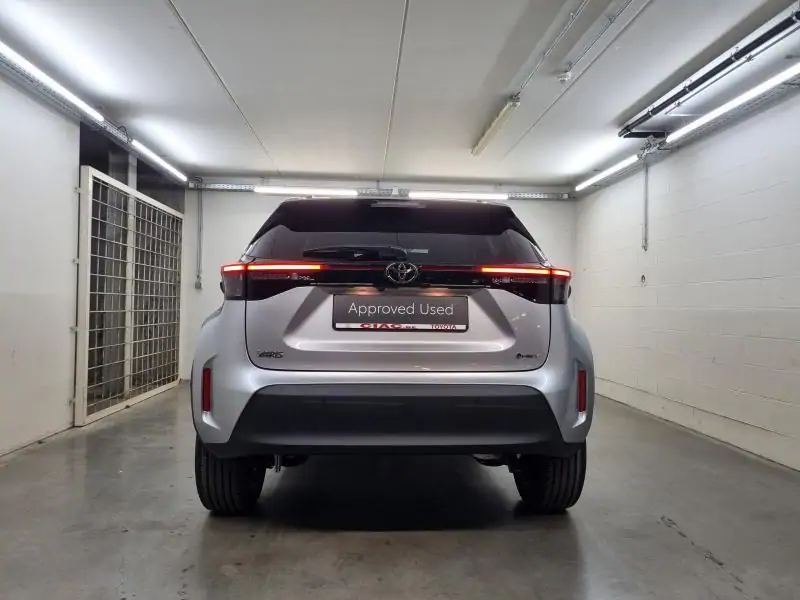 Nieuw Toyota Yaris cross B-SUV 1.5 TNGA HEV 2WD CVT Dynamic Plus 1L0 - Silver Metallic 9