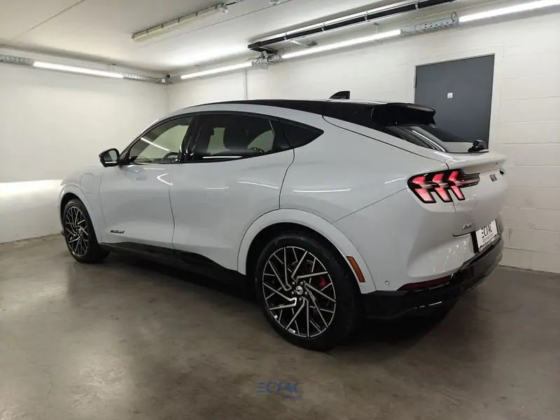 Nieuw Ford Mustang mach-e GT 99kWh Extended Range 487pk/358kW - A1 PN4HZ - "Space White" Metaalkleur 9