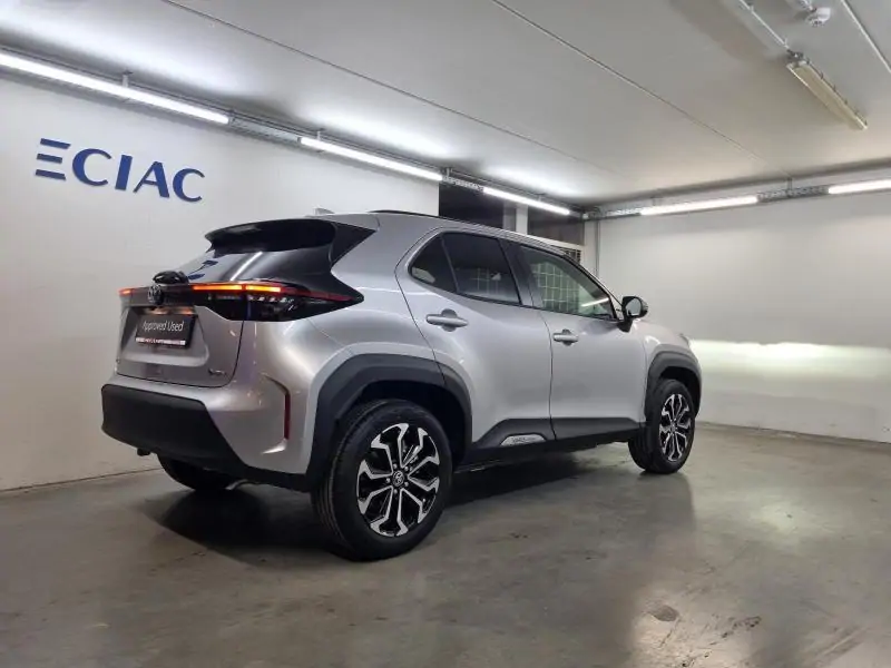 Nieuw Toyota Yaris cross B-SUV 1.5 TNGA HEV 2WD CVT Dynamic Plus 1L0 - Silver Metallic 10