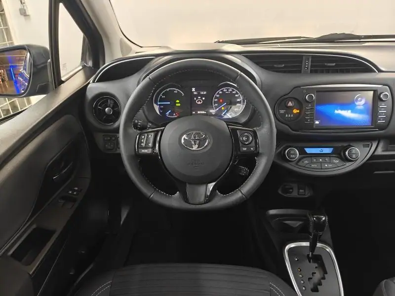 Occasie Toyota Yaris 5 d. 1,5 Hybrid e-CVT Comfort & Pack Y-C 8X2 - NEBULA BLUE METALLIC (8X2) 3