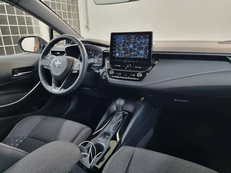 Nieuw Toyota Corolla hb & ts Touring Sports 1.8 Hybrid CVT Dynamic LH 1L0 - Silver Metallic (1L0) 10