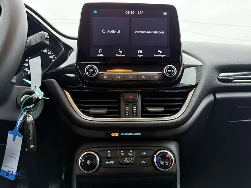 Occasie Ford Fiesta mca Connected 1.1i 75pk / 55kW M5 PN3GZ - "Frozen White" Speciale niet-metaalkleur 13