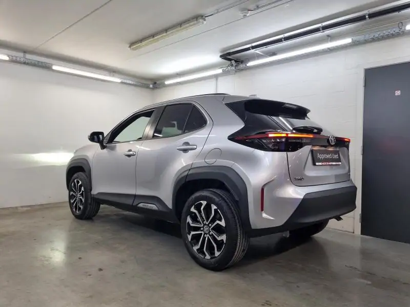 Nieuw Toyota Yaris cross B-SUV 1.5 TNGA HEV 2WD CVT Dynamic Plus 1L0 - Silver Metallic 7