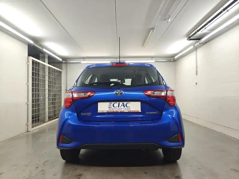 Occasie Toyota Yaris 5 d. 1,5 Hybrid e-CVT Comfort & Pack Y-C 8X2 - NEBULA BLUE METALLIC (8X2) 8