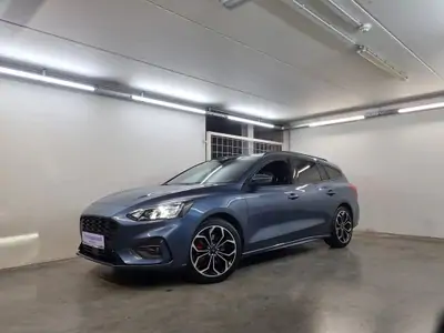 Occasie Ford Focus ST-Line 1.0i EcoBoost 125pk / 92kW mHEV M6 - Clipper NY6 - "Chrome Blue" Metaalkleur