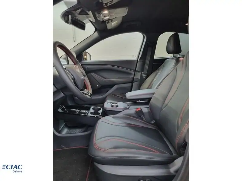 Nieuw Ford Mustang mach-e AWD 76kWh Standard Range 269pk/198kW - A1 7YF - "Rapid Red" Exclusieve metaalkleur 4