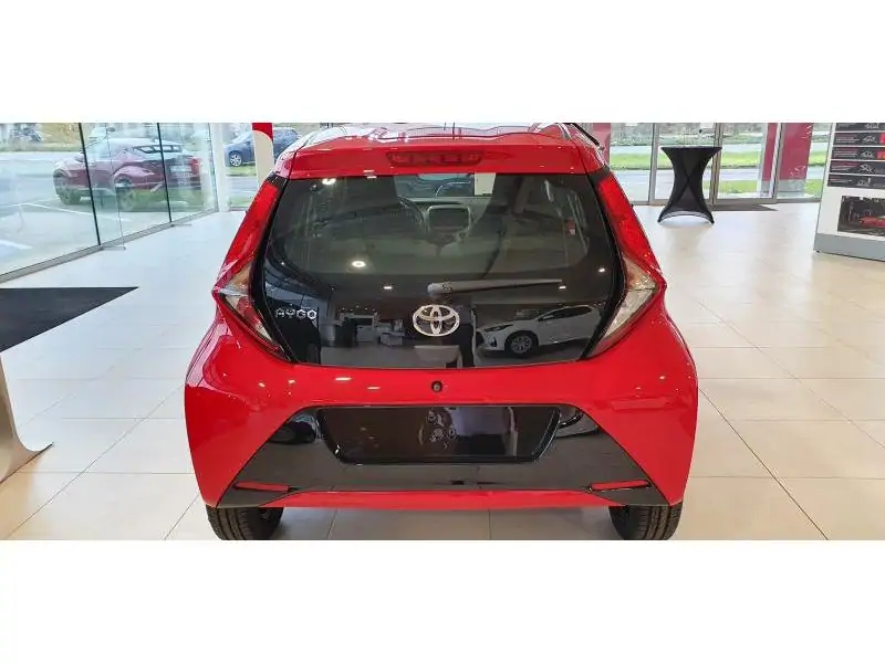 Nieuw Toyota Aygo 5 d. 1.0 VVT-i 5MT x-play II LHD 3P0 - SUPER RED V 5