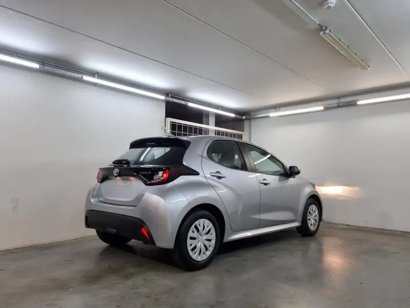 Occasie Toyota Yaris 5 d. 1,5 Hybrid e-CVT Active LHD 1F7 - ULTRA SILVER METALLIC 10