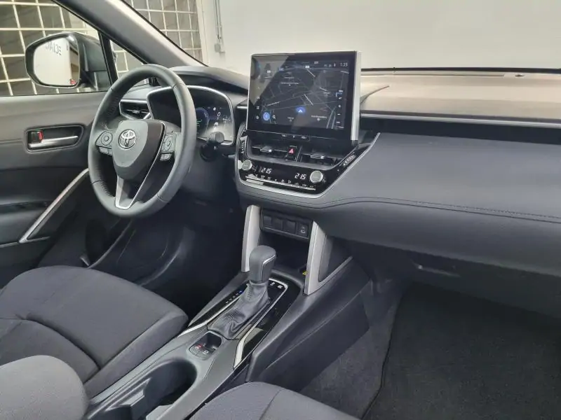 Nieuw Toyota Corolla cross SUV 1.8 Hybrid 2WD CVT Style LHD 218 - ATTITUDE BLACK (218) 11