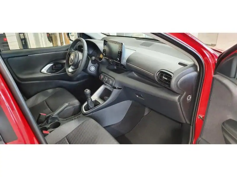 Nieuw Toyota Yaris 5 d. 1.5 VVT-iE 6MT Dynamic LHD 3U5 - EMOTIONAL RED METALLIC P 4