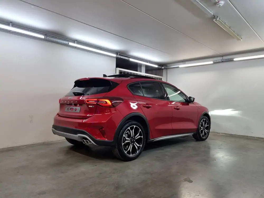 Demo Ford Focus mca Active X 1.0i EcoBoost 155pk / 114kW mHEV A7 - 5d FCU - "Fantastic Red" Exclusieve metaalkleur 1