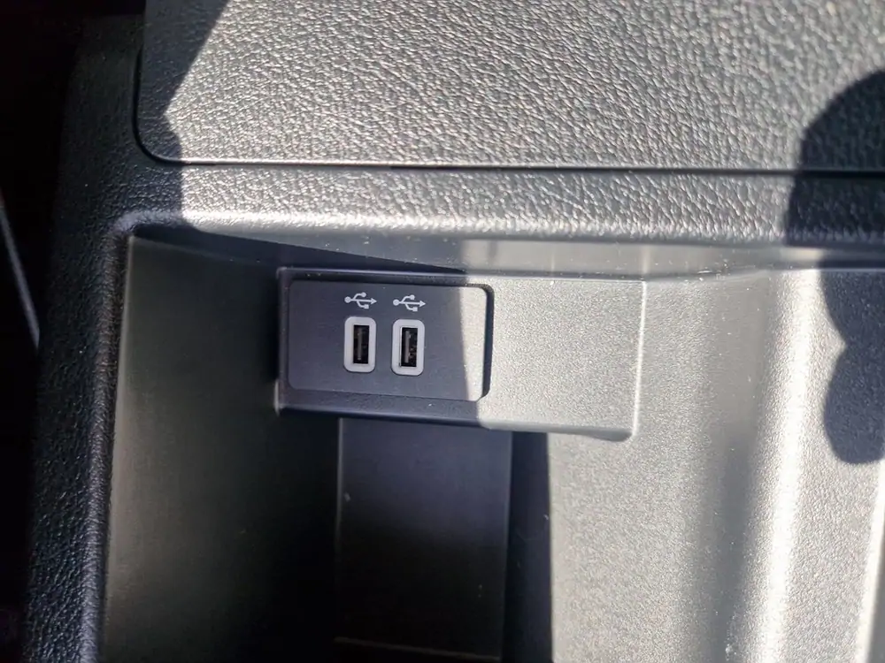 Demo Ford Transit connect v408 L1 Korte Wielbasis - T200 - Trend - 1.0 EcoBoost 100pk / 74kW (170Nm) M6 1.0 Ecoboost 100ps AXQ - Metaalkleur: Magnetic 23