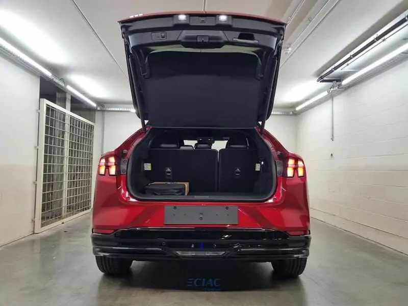 Nieuw Ford Mustang mach-e AWD 76kWh Standard Range 269pk/198kW - A1 7YF - "Rapid Red" Exclusieve metaalkleur 9