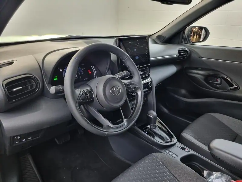 Nieuw Toyota Yaris cross B-SUV 1.5 TNGA HEV 2WD CVT Dynamic Plus 1L0 - Silver Metallic 5