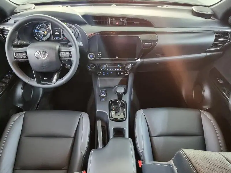 Nieuw Toyota Hilux 4x4 Double Cab 2.8L Diesel MHEV 6AT Invincib 218 - ATTITUDE BLACK 6
