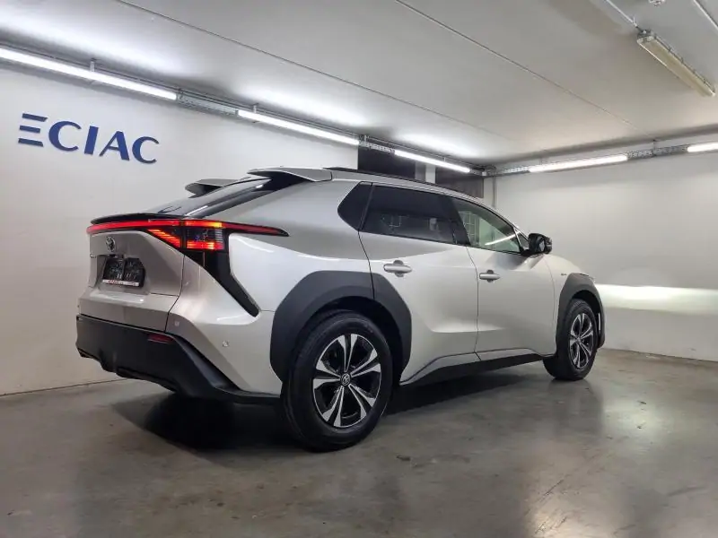 Nieuw Toyota Bz4x SUV LWB EV 2WD AT Executive LHD 1J6 - PRECIOUS SILVER METALLIC 10