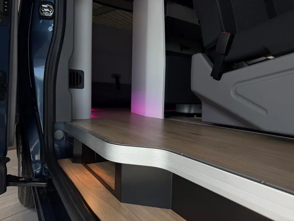 Nieuw Ford Transit custom v710 CAMPER 320S TITANIUM 2.0TD170 S6.2 A8 FWD LWB 2.0 TDCi 170pk / 125kW TODO - BLUE METALLIC 44