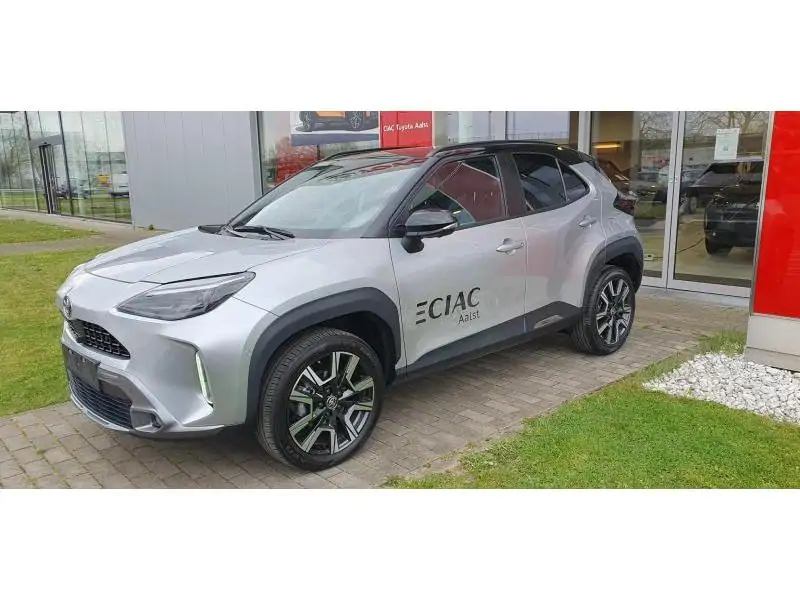 Nieuw Toyota Yaris cross B-SUV 1.5 TNGA HEV 130 2WD CVT Premiere 2VU - Silver Metallic/ Black 14